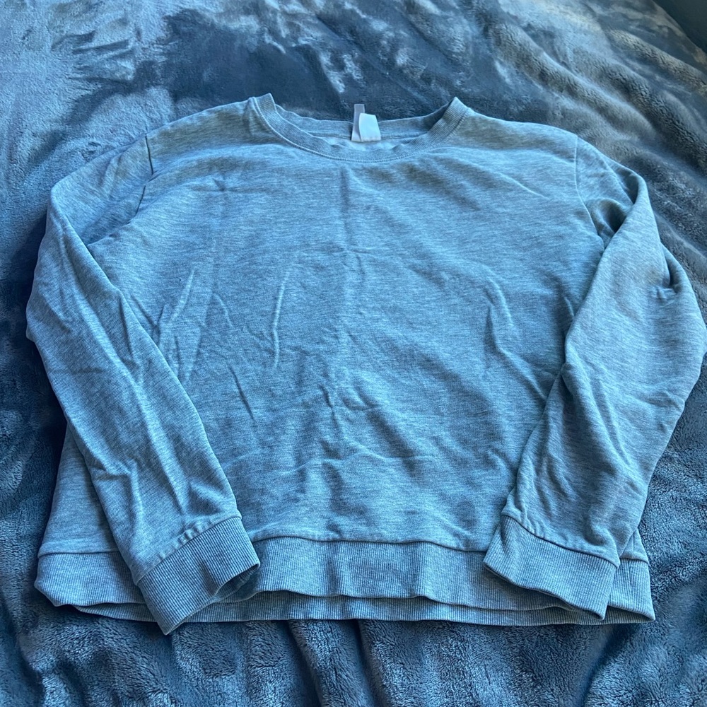 grey crew neck